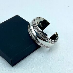 925 Silver Cuff Bracelet with Detailed Edges